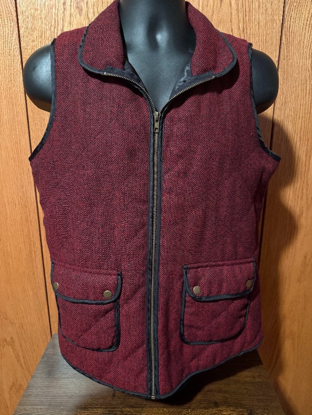 Women's Red and Black ETWO Zip-up Vest Size Large